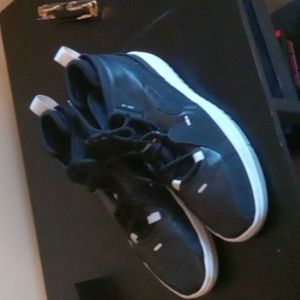 Nike Men's Black and White Athletic Mid-Top Shoes